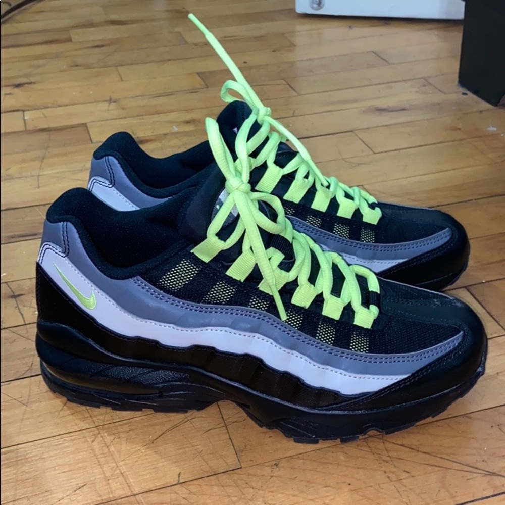 Sneakers - Picture 2 of 3